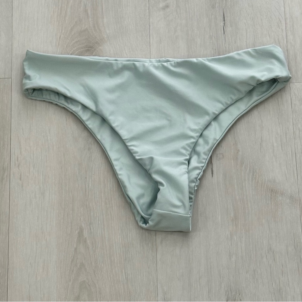 NWOT Volcom Simply Seamless Bikini Bottom Small